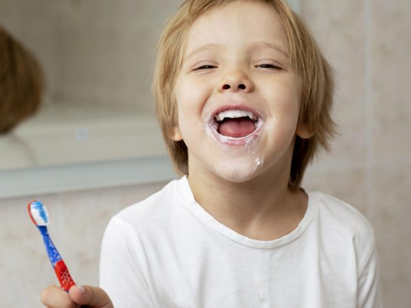 smiley-boy-brushing-theeth